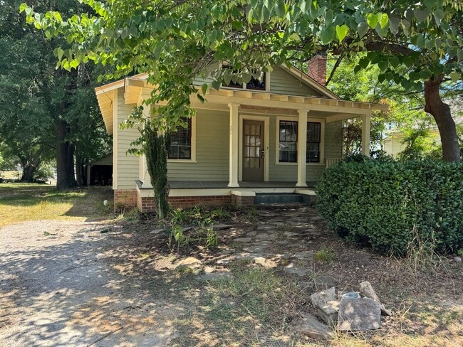 Photo - Cute Bungalow Near NC State Fairgrounds - Pet Friendly!