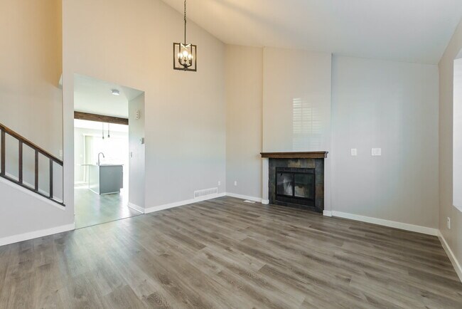 Photo - 981 Conifer Ct