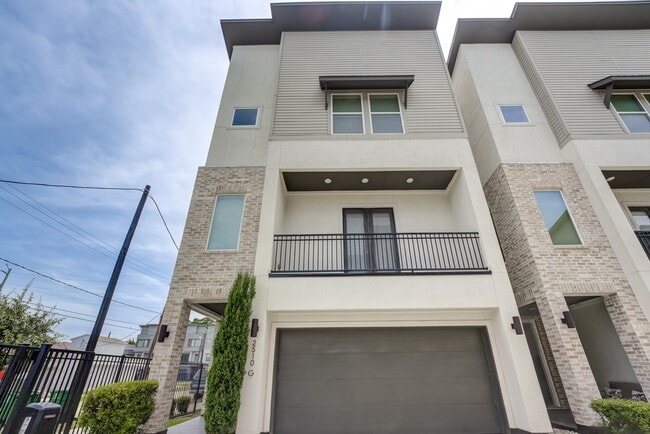 Building Photo - 2510 Tuam St Rental