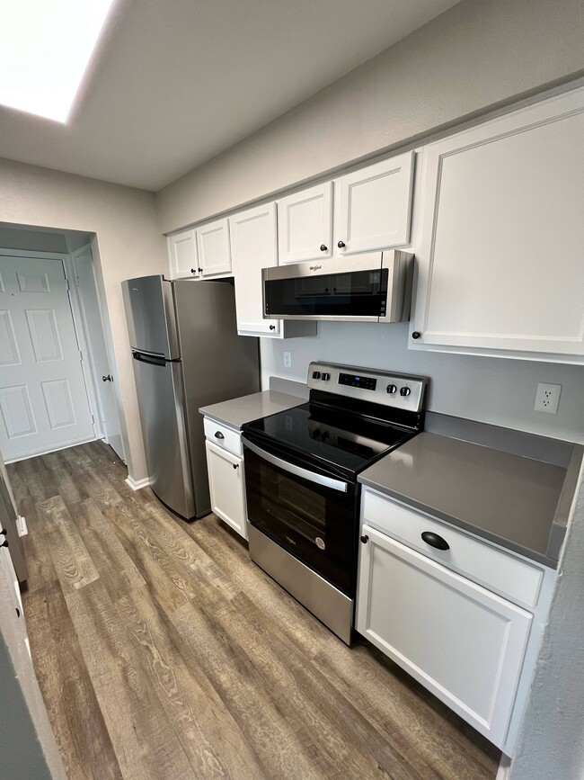 Enjoy stunning upgraded finishes in select apartment homes. - Avana Fieldstone Apartments