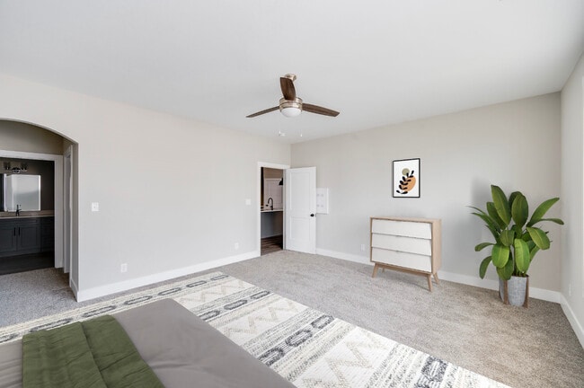3BR, 2BA - 1,638SF