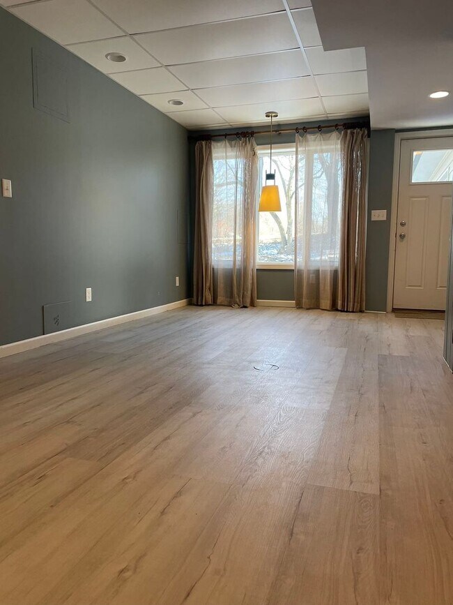 Photo - Basement Apartment ... ALL UTILITIES INCLU...