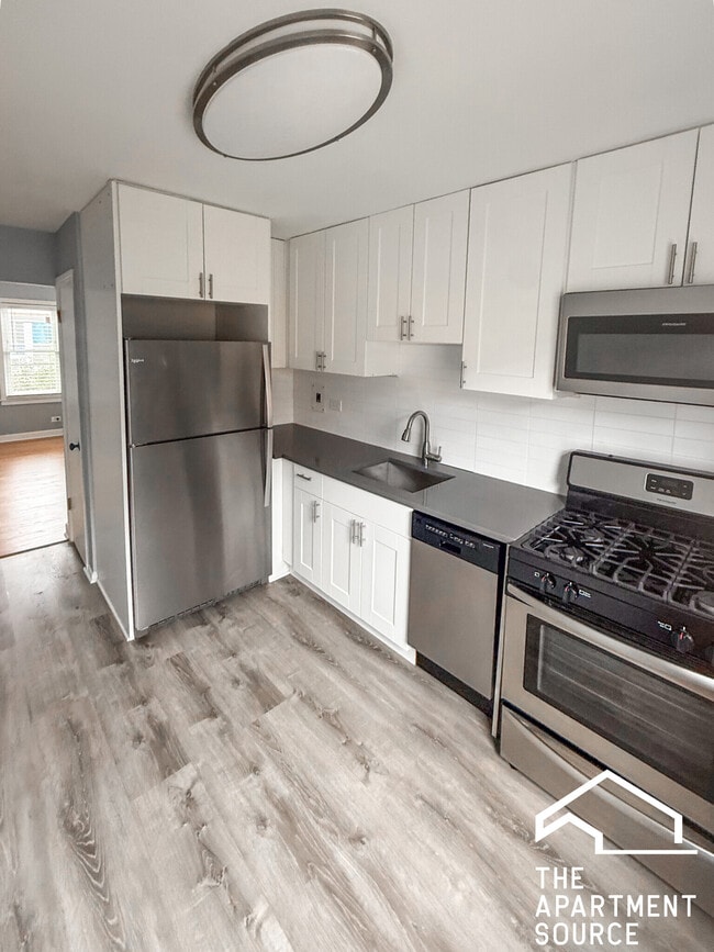 Building Photo - 6733 N California Ave Unit 2E