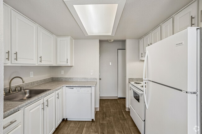 1BR, 1BA - 970SF - Kitchen