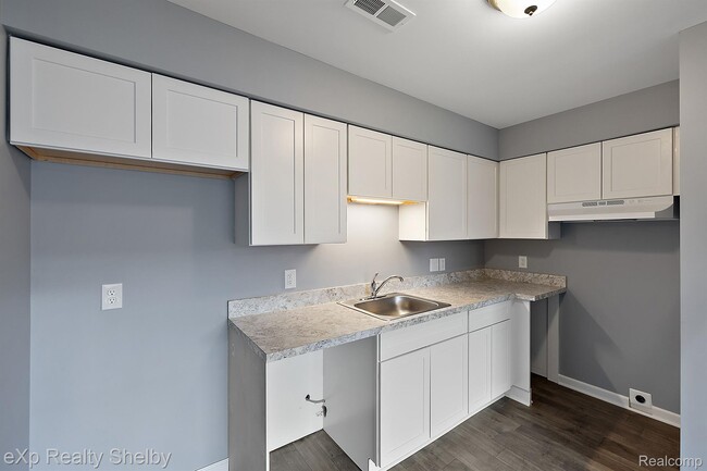 25340 Shiawassee Cir Unidad Shiawassee Condos