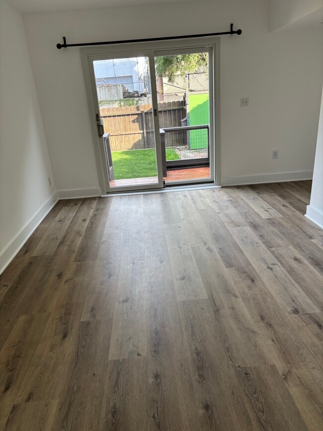 Living room - 713 Amoroso Pl Unidad A