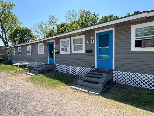 Building Photo - 2405 Franklin St