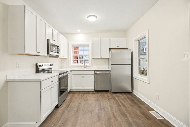 Building Photo - 145 S Pitt St Unit 145 S Pitt St Apt 1 Fl