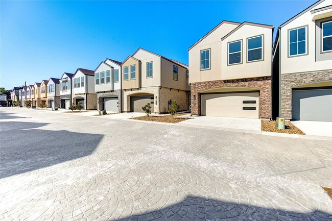 Building Photo - 2903 El Fenice Ln