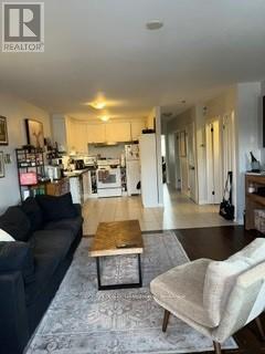 Photo - 2906 Dufferin St