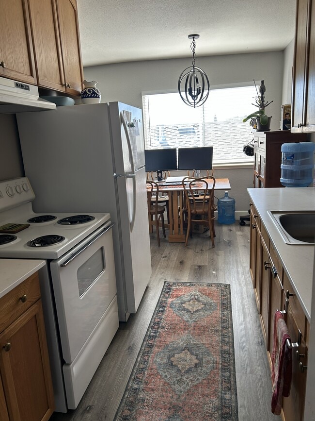 kitchen - 17709 Sunset Way Unit 3