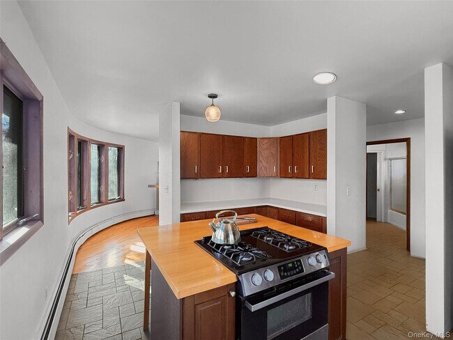 Photo - 28 Philipse Brook Rd