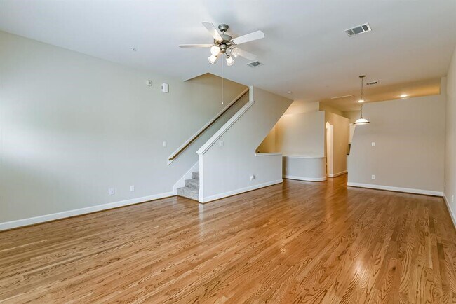 Photo - 11315 S Main St Unidad 304