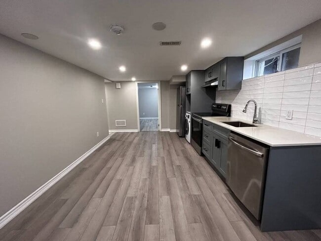 Building Photo - Elgin Cres