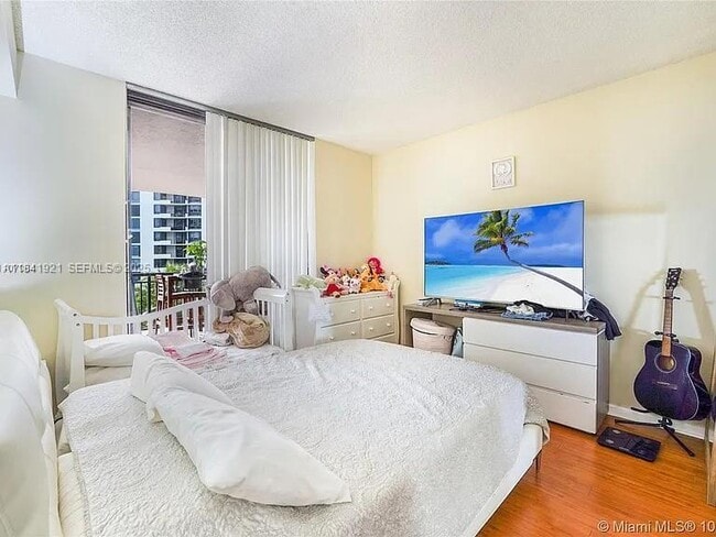 Photo - 540 Brickell Key Dr Unit 603