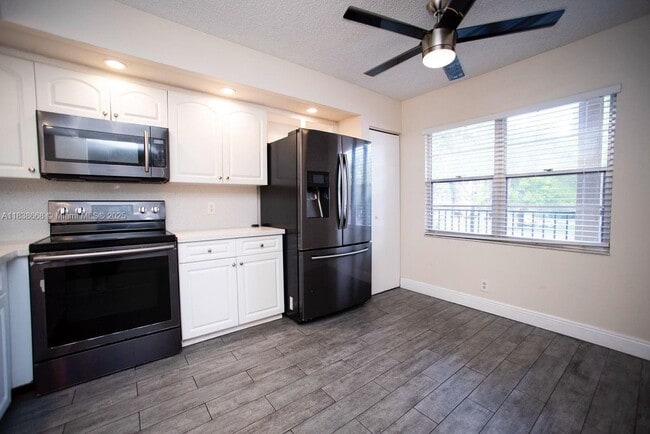 Building Photo - 1300 SW 125th Ave Unit K209 Rental