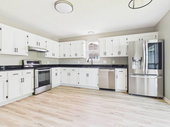 Photo - 1206 Foxridge Dr