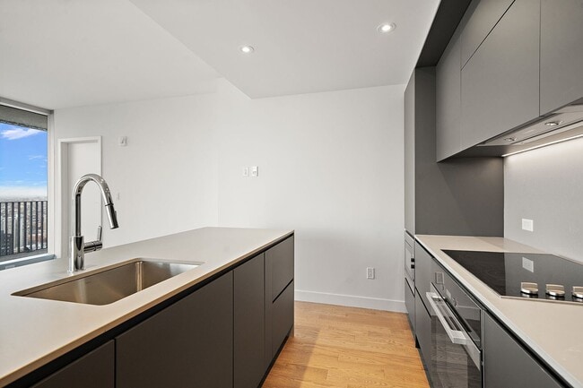 Photo - 1205 Pl. Phillips Unité 3710