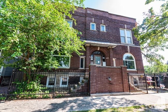 Building Photo - 1533 W Leland Ave Unit G