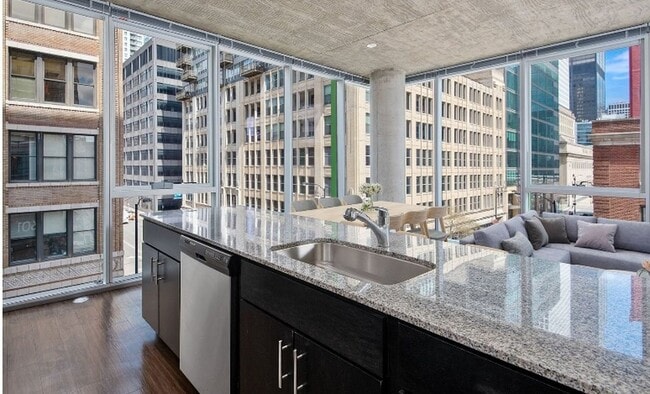 Photo - 601 W Jackson Blvd