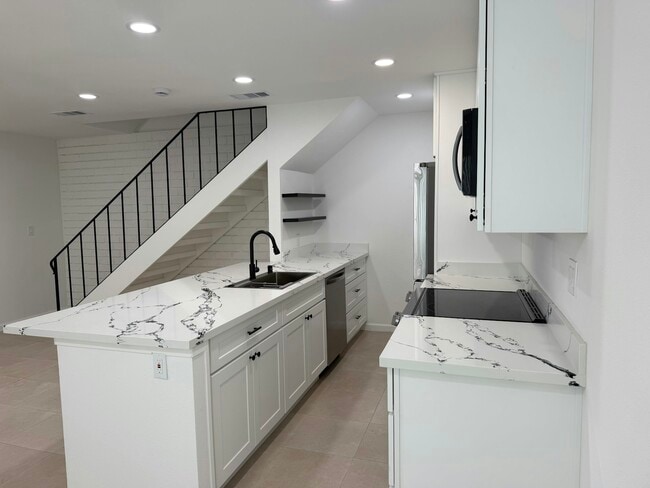 5544 Keoncrest Cir