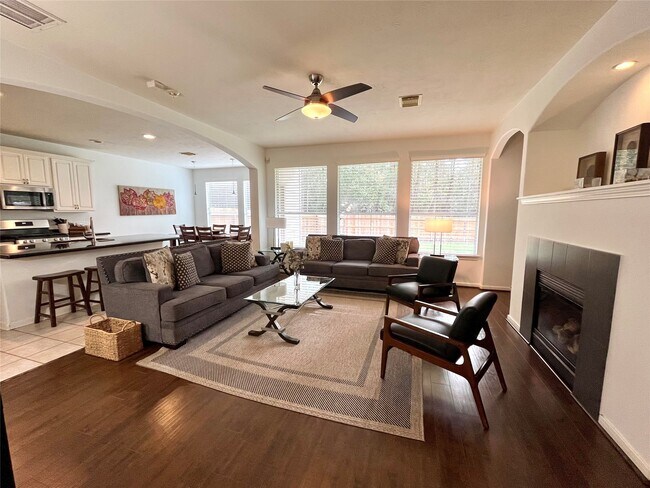 Photo - 2 Stone Arrow Pl