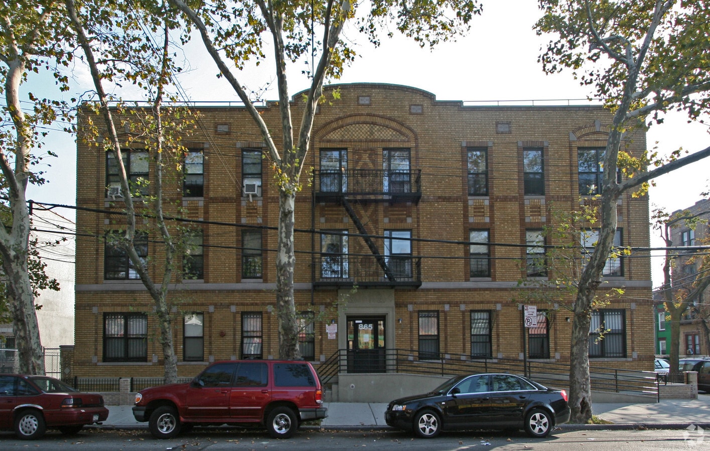 Photo - 865 Hopkinson Ave Apartamentos