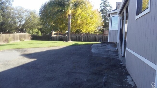 Building Photo - 1020 Stony Glen Ln Rental