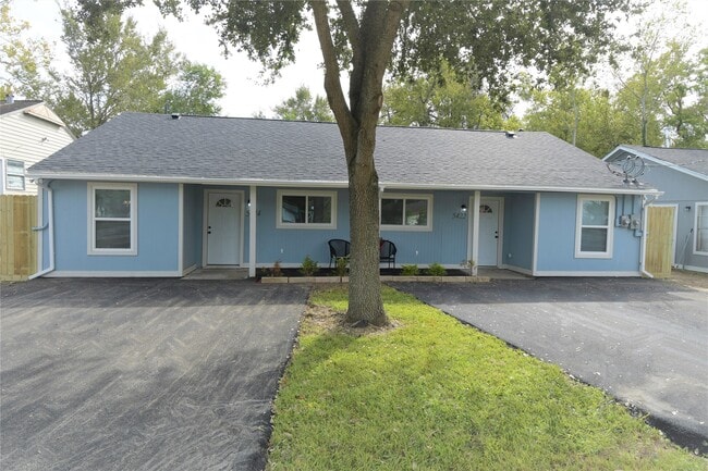 Building Photo - 5422 Pine Ave