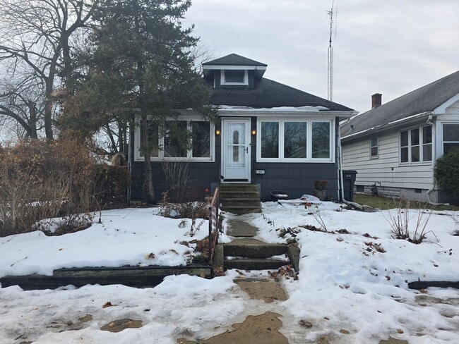 Building Photo - 3-Bedroom, 1-Bathroom Home with Basement & Garage – $1,375/Month | Accepting Section 8