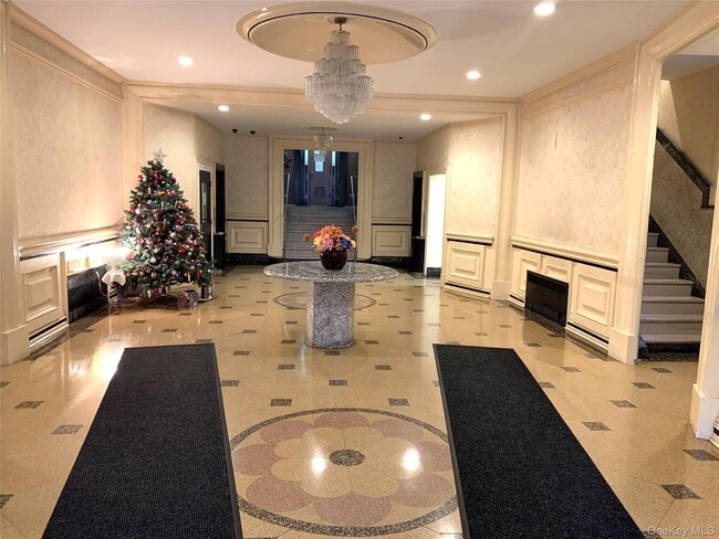 Building Photo - 65 Lincoln Blvd Unit D17