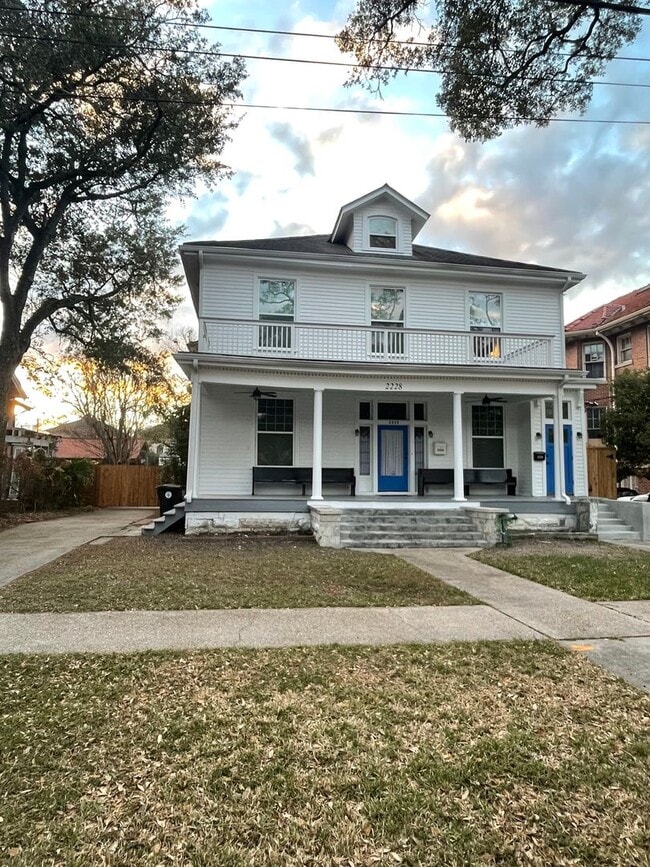 Building Photo - Gorgeous 3BD/2BA ON Napoleon Ave with Off Street Parking Unit 2228