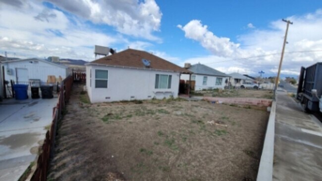 1111 Flora St