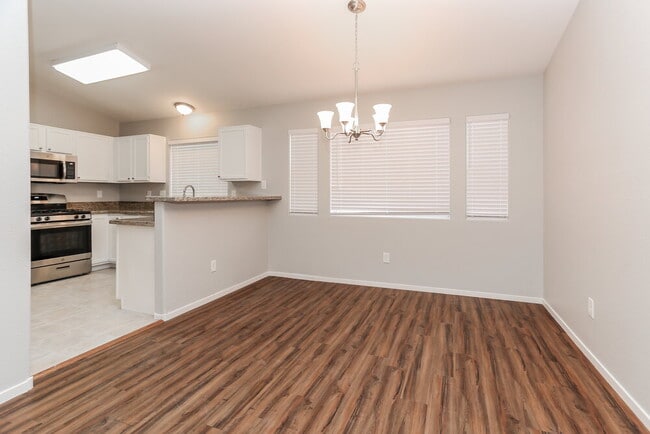 Photo - 3445 Golden Pedal St