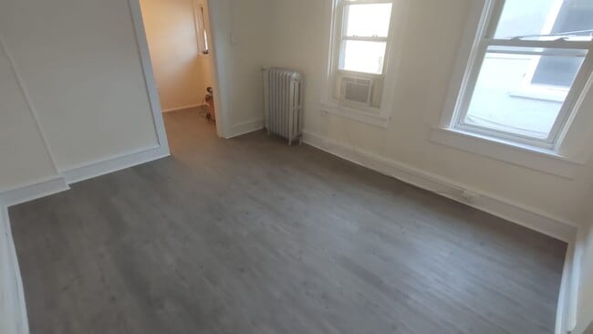 Building Photo - 215 S 4th St Unit 2 R Rental