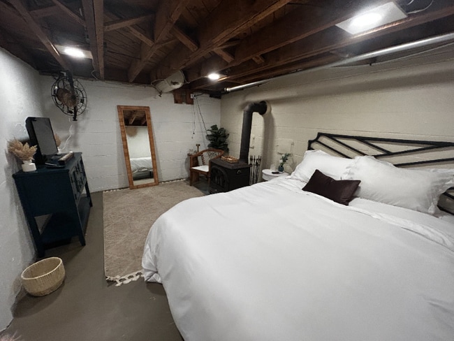 Photo - 10166 Glebe Rd