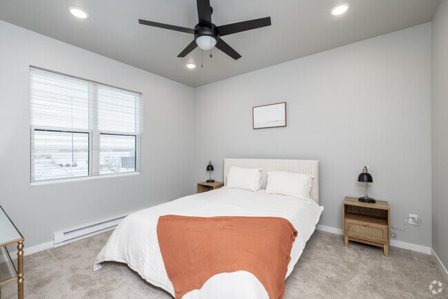 1BR, 1BA - 807SF - Bedroom