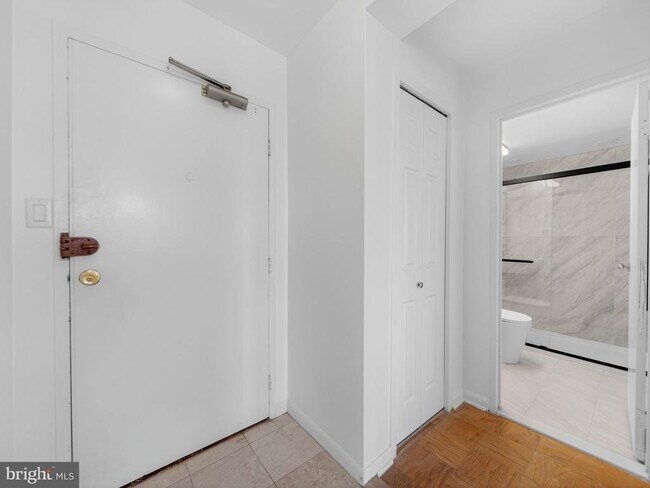 Photo - 6621 Wakefield Dr Unit 618