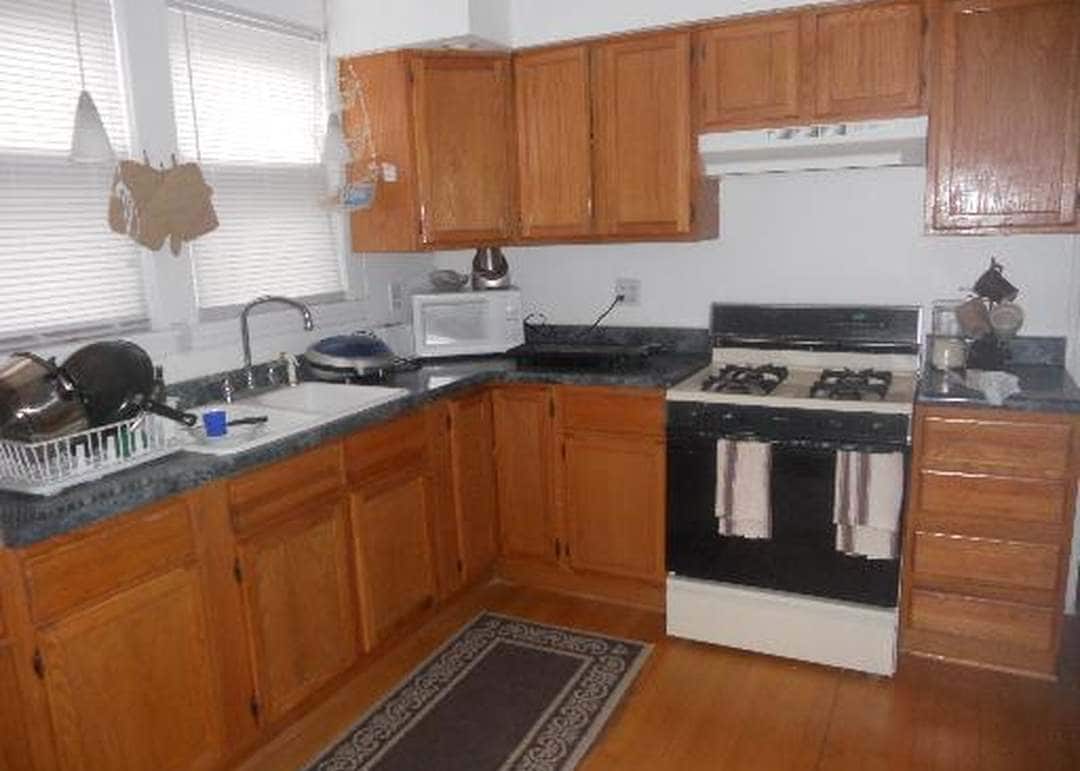 Kitchen - 1905 Clarence Ave Unit 2