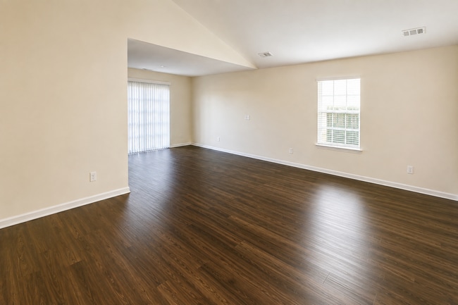 Photo - 92 Roseberry Cir