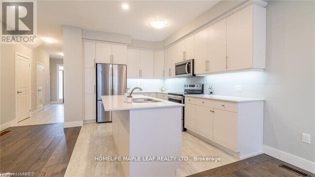 Photo - 689 Chelton Rd