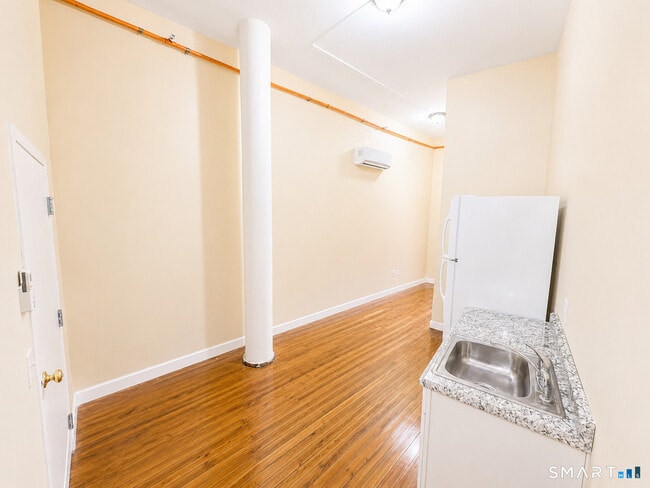 Photo - 105 Bank St Unit 1F