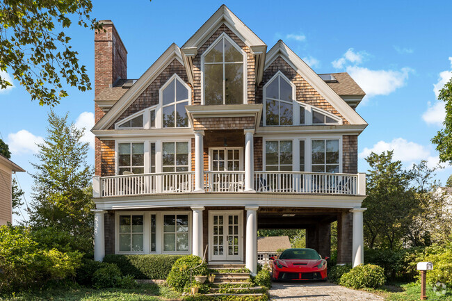 Building Photo - 2 Sachem Rd Rental