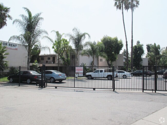 The Broadway Apts - The Broadway Apartments