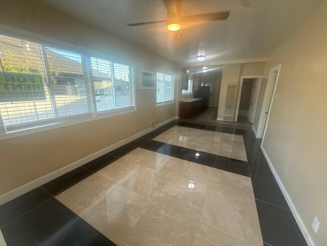 Building Photo - 4862 Palm Ave