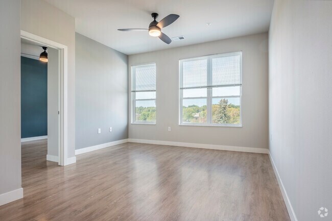 1BR, 1BA - 715SF - Living Room