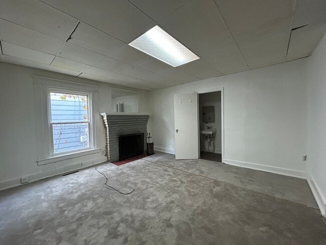 Building Photo - 512 W Battell St Unit A