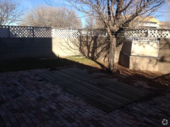Building Photo - Two story townhouse with Space to enjoy life