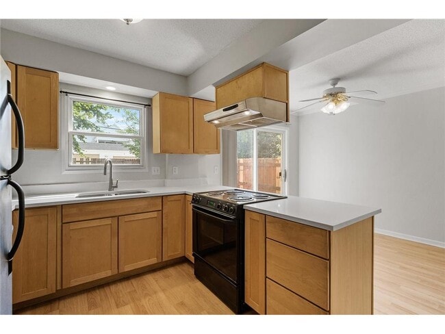 Photo - 1823 Benjamin St NE