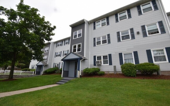 Photo - 825 Plainfield St Unit #825